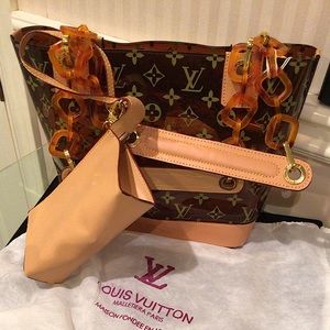 NWT bundled shouder bag with wristlet